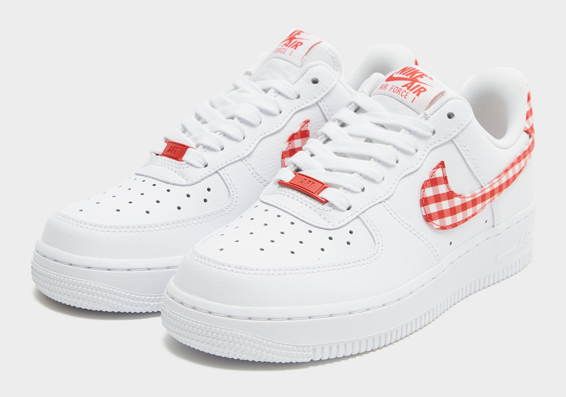 Nike Air Force 1 phiên bản mới với họa tiết gingham đỏ: Xem chi tiết trước khi ra mắt. - 2