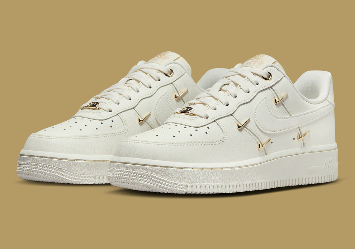 Nike Air Force 1 Sail - Phiên bản độc đáo với chi tiết mạ vàng sang trọng. - 1