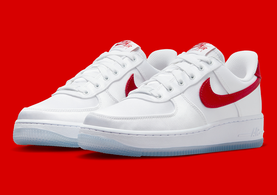 Nike Air Force 1 Satin - Sự táo bạo từ đế giày đến phần trên Satin - 1