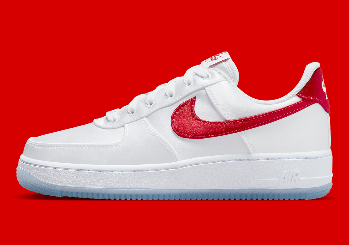 Nike Air Force 1 Satin - Sự táo bạo từ đế giày đến phần trên Satin - 2