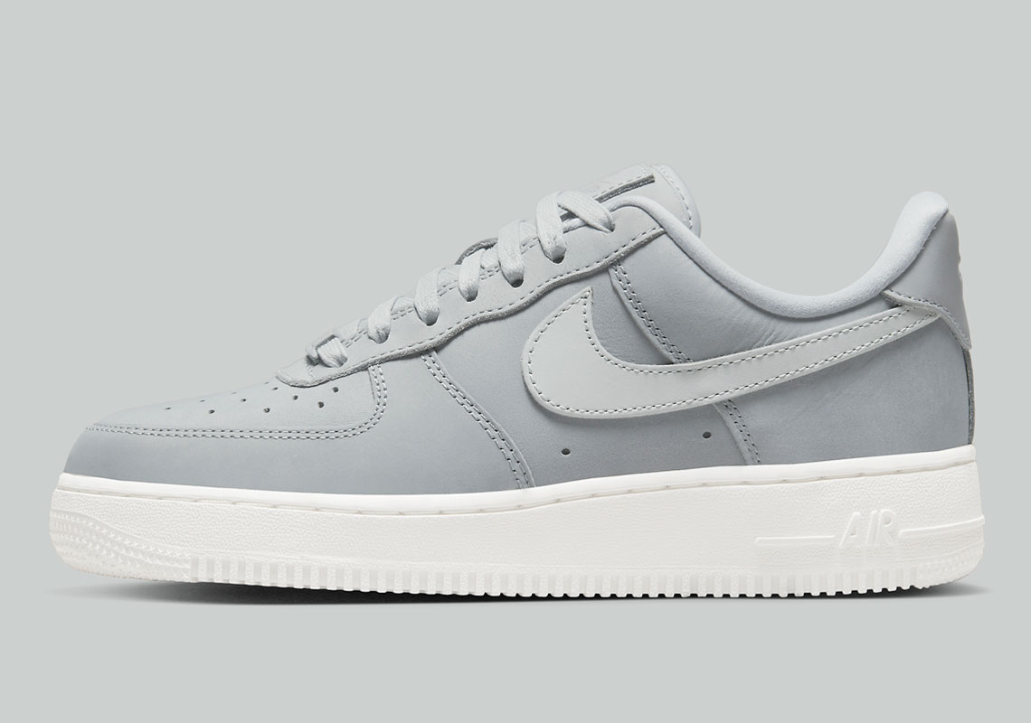 Nike Air Force 1 Untility với màu xám và logo trắng - 2