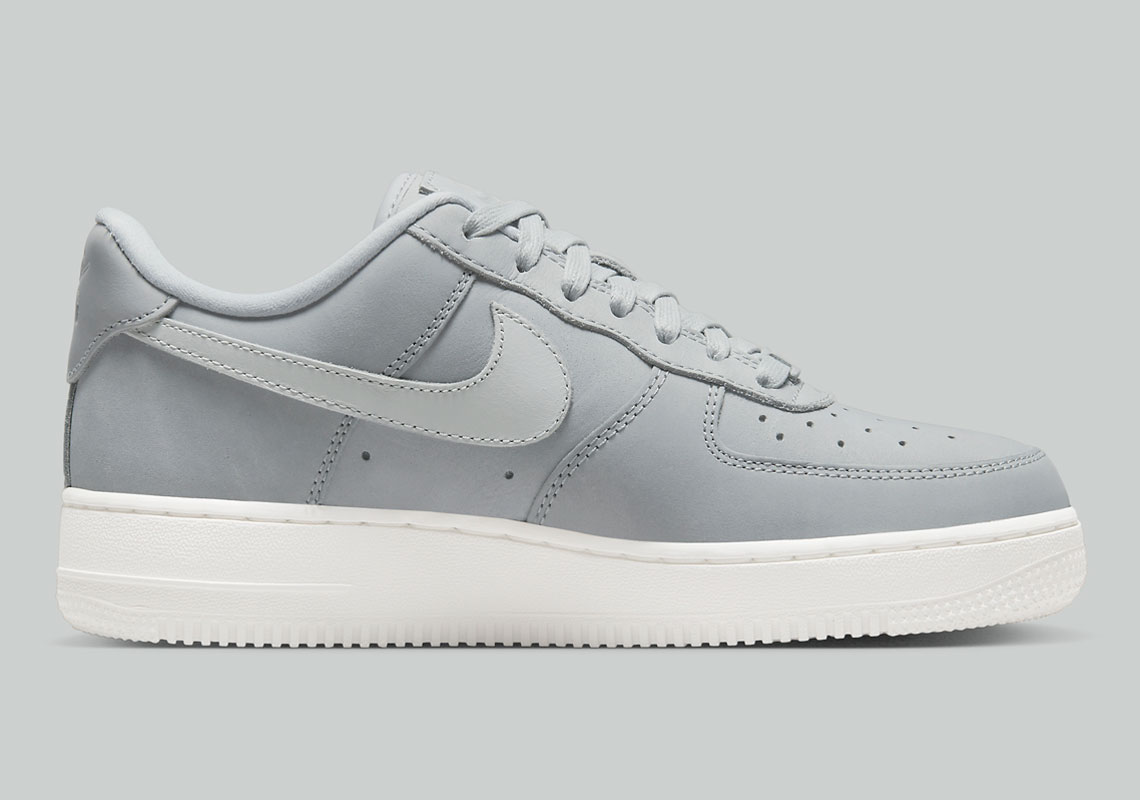 Nike Air Force 1 Untility với màu xám và logo trắng - 3