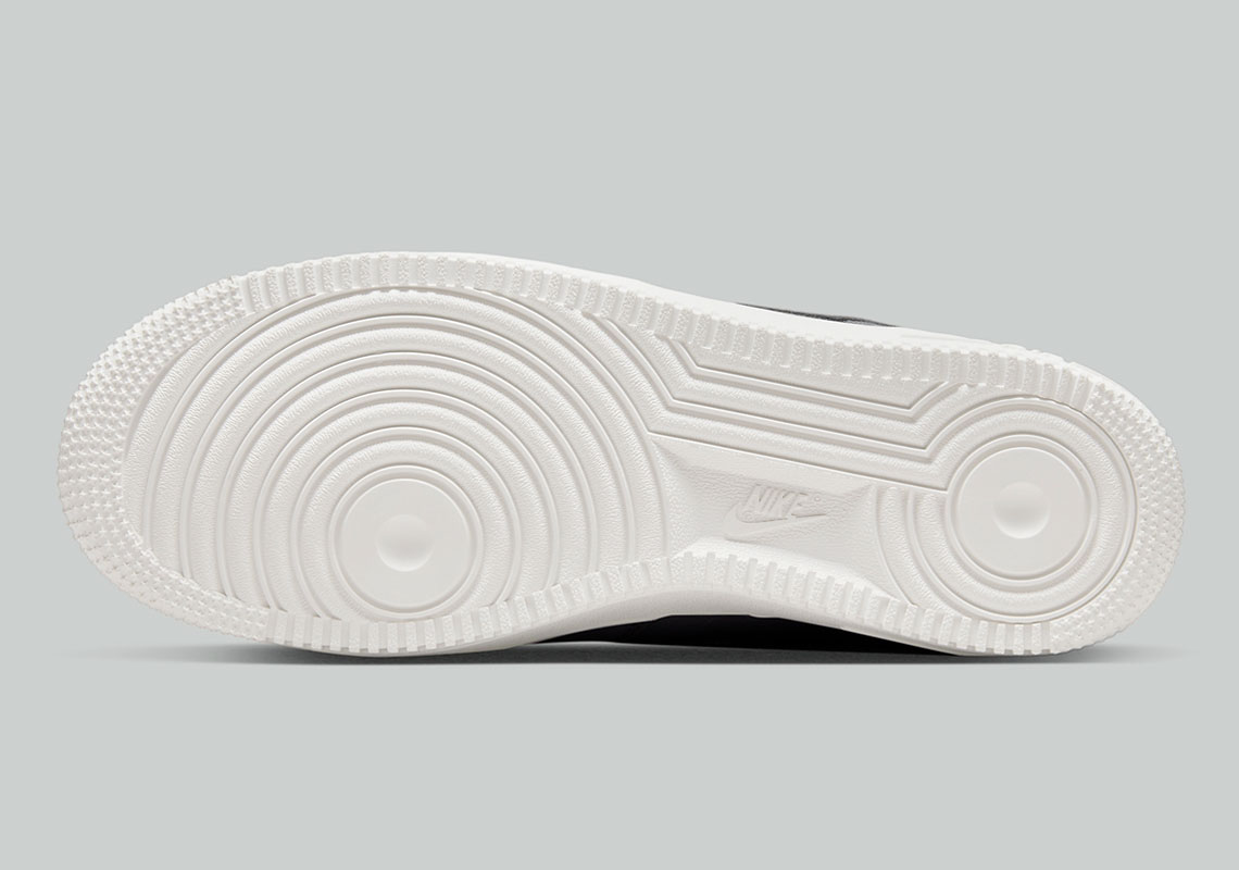 Nike Air Force 1 Untility với màu xám và logo trắng - 4