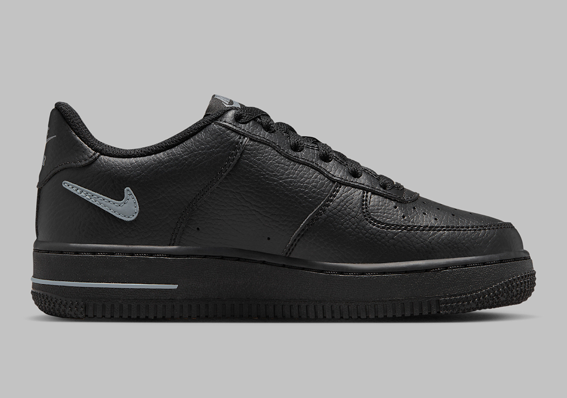 Nike Air Force 1 với logo Swoosh mới cho trẻ em - 3