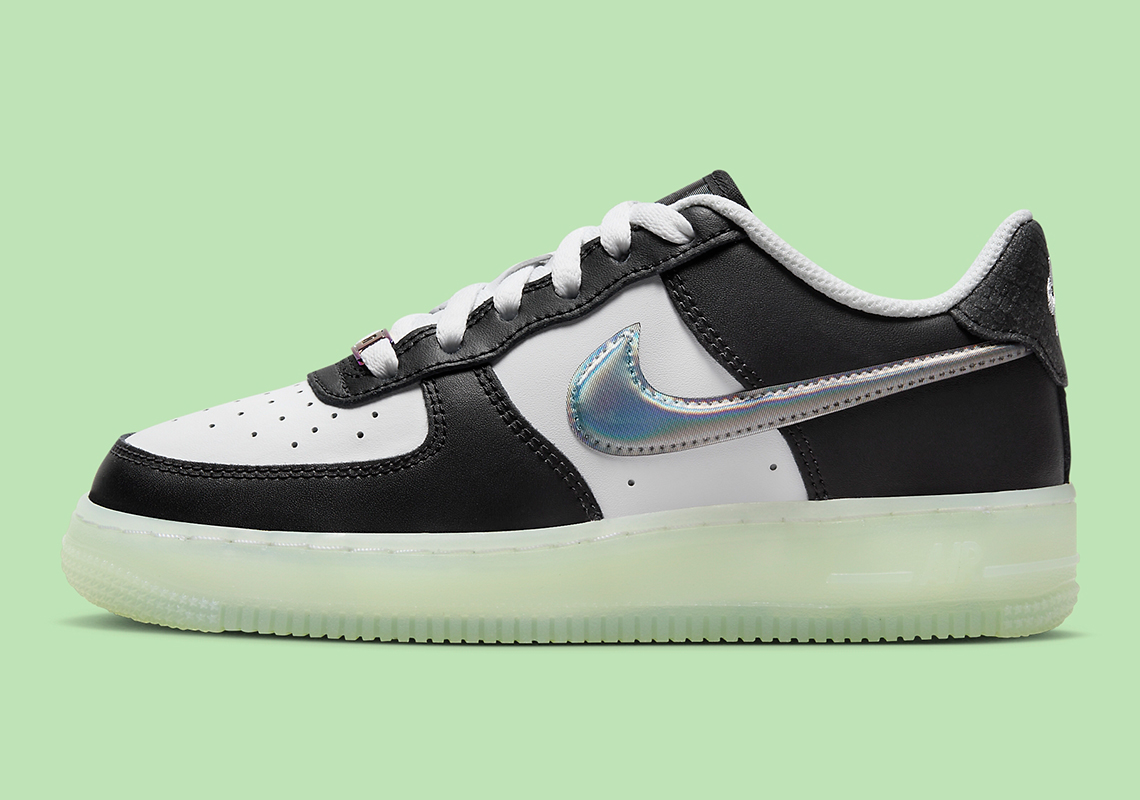 Nike Air Force 1 Year of the Dragon: Phiên bản trắng đen dành cho trẻ em - 12