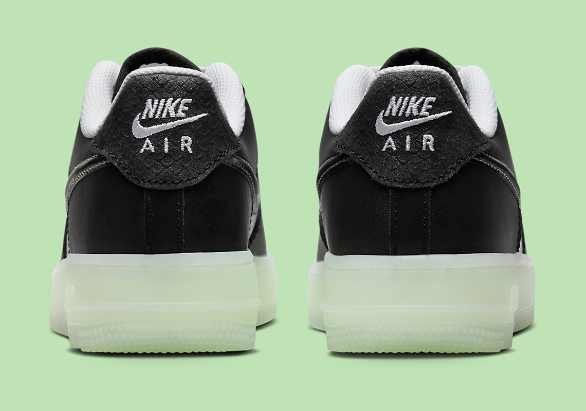 Nike Air Force 1 Year of the Dragon: Phiên bản trắng đen dành cho trẻ em - 3