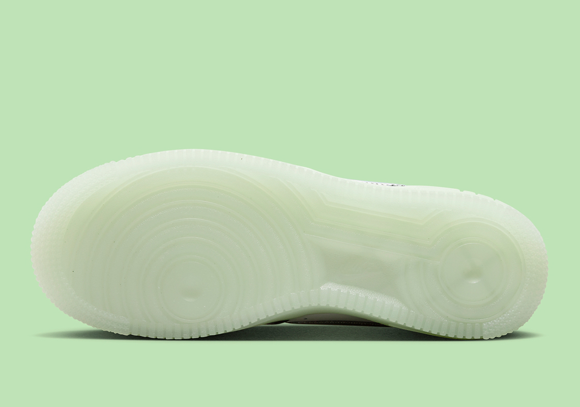 Nike Air Force 1 Year of the Dragon: Phiên bản trắng đen dành cho trẻ em - 6