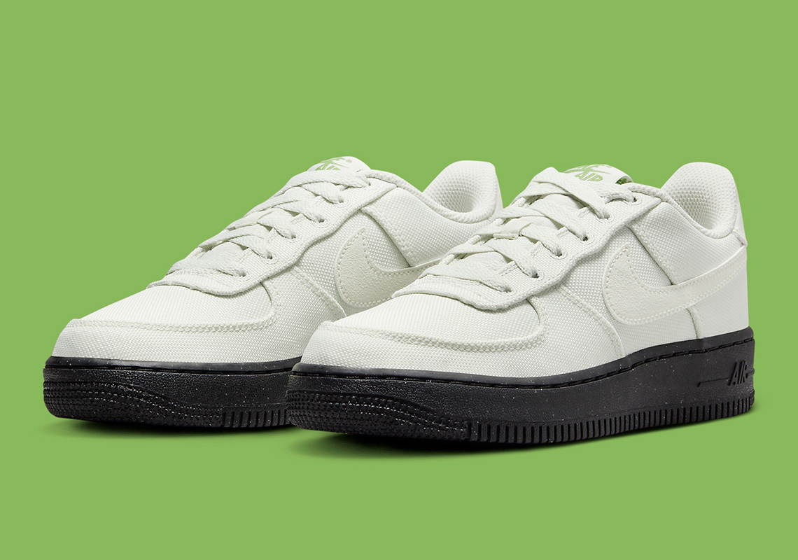 Nike Air Force Next Nature: Hành Trình Mới với Thiết Kế Logo Độc Đáo - 10