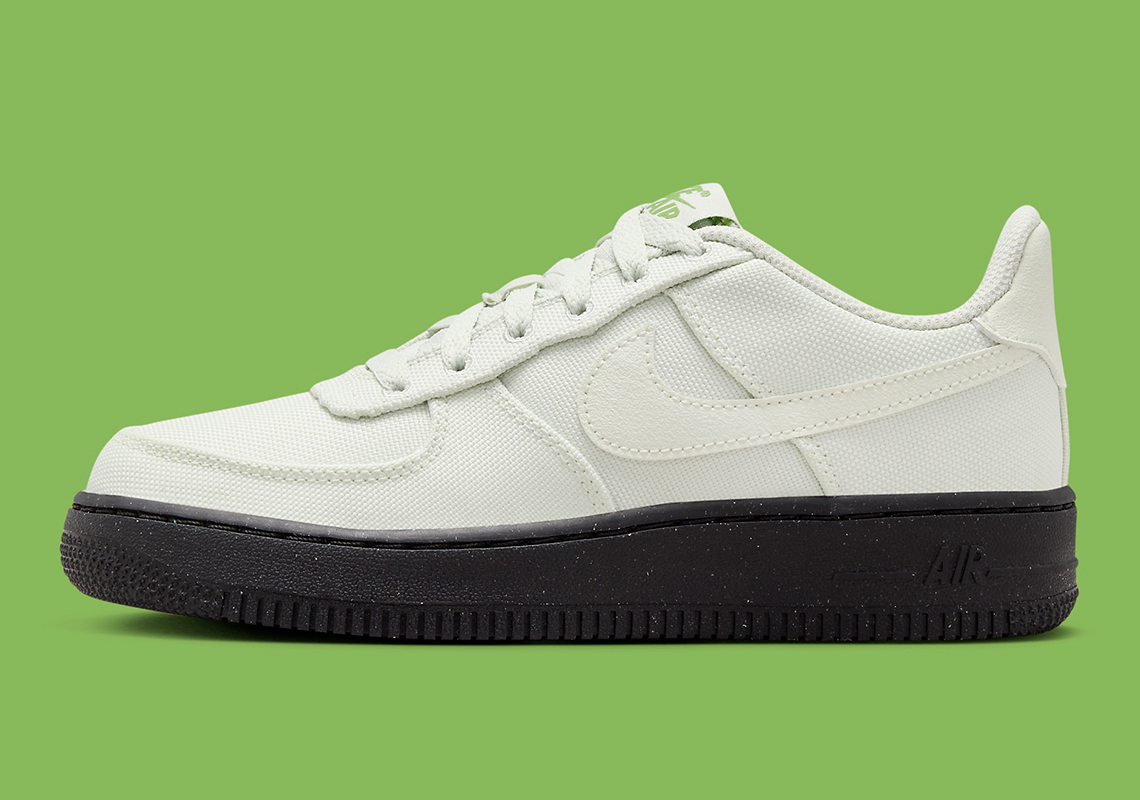 Nike Air Force Next Nature: Hành Trình Mới với Thiết Kế Logo Độc Đáo - 11