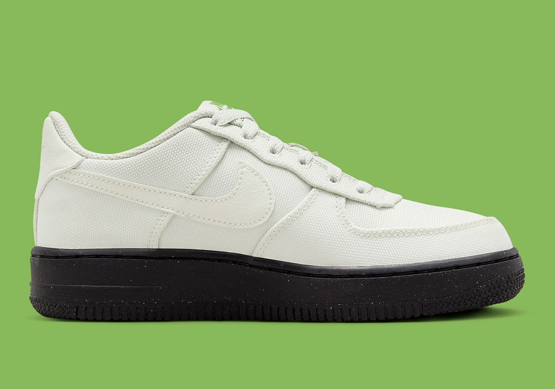 Nike Air Force Next Nature: Hành Trình Mới với Thiết Kế Logo Độc Đáo - 4