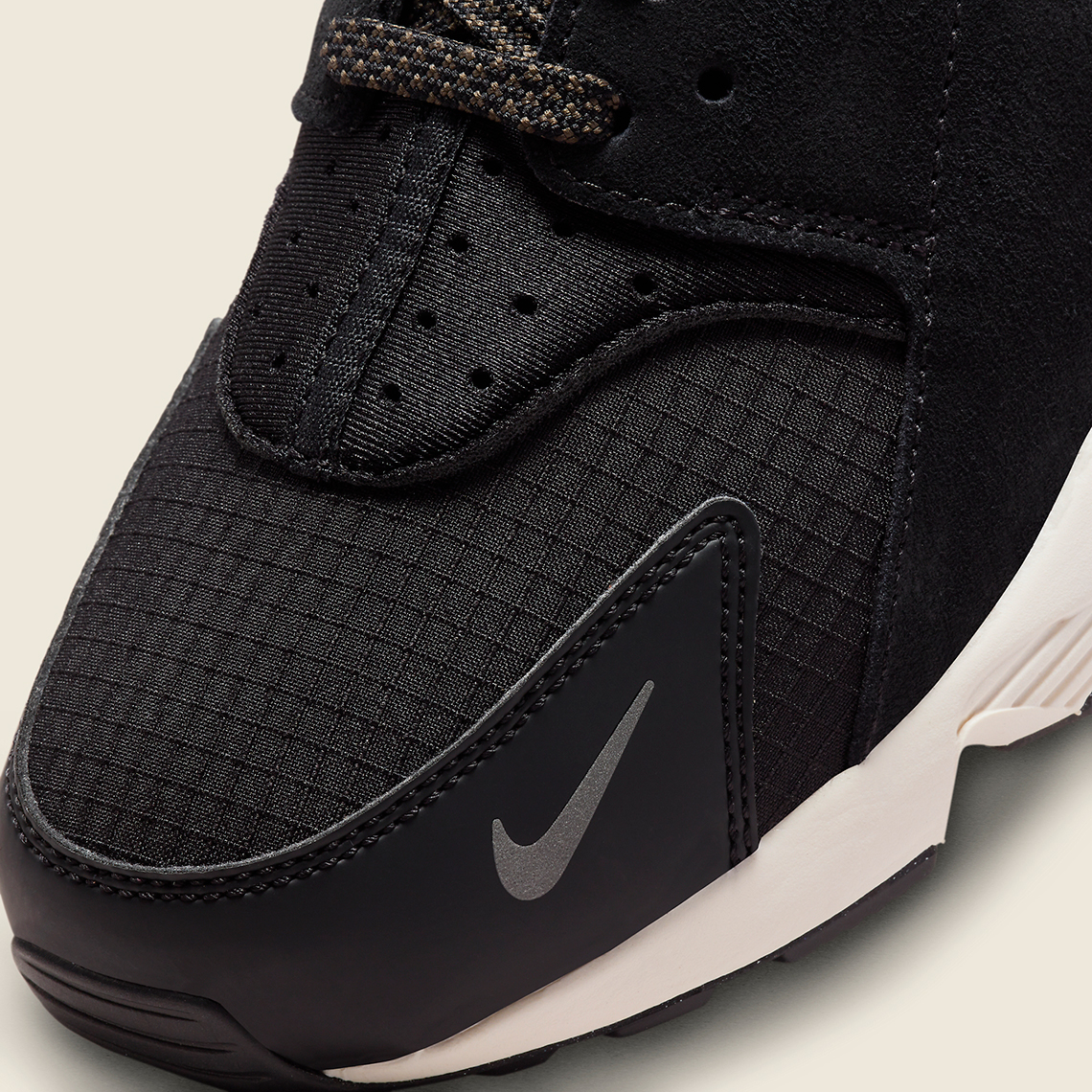 Nike Air Huarache: Bản Sắc Thu Đông với Màu Đen và Xám - 7
