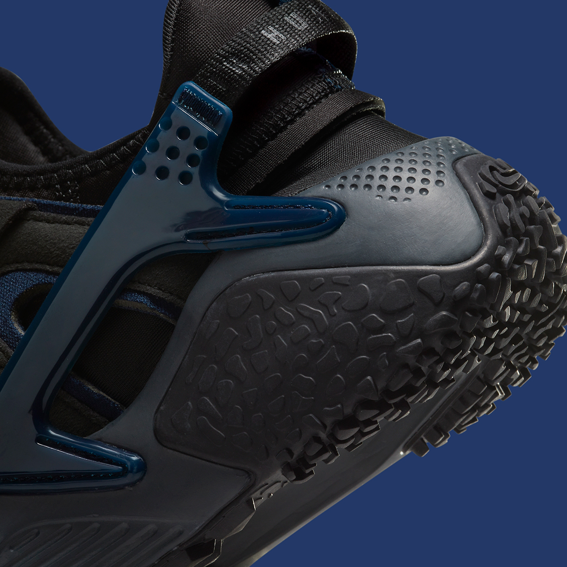 Nike Air Huarache Craft: Bản Đen Lịch Lãm với Chút Sáng Tạo - 8