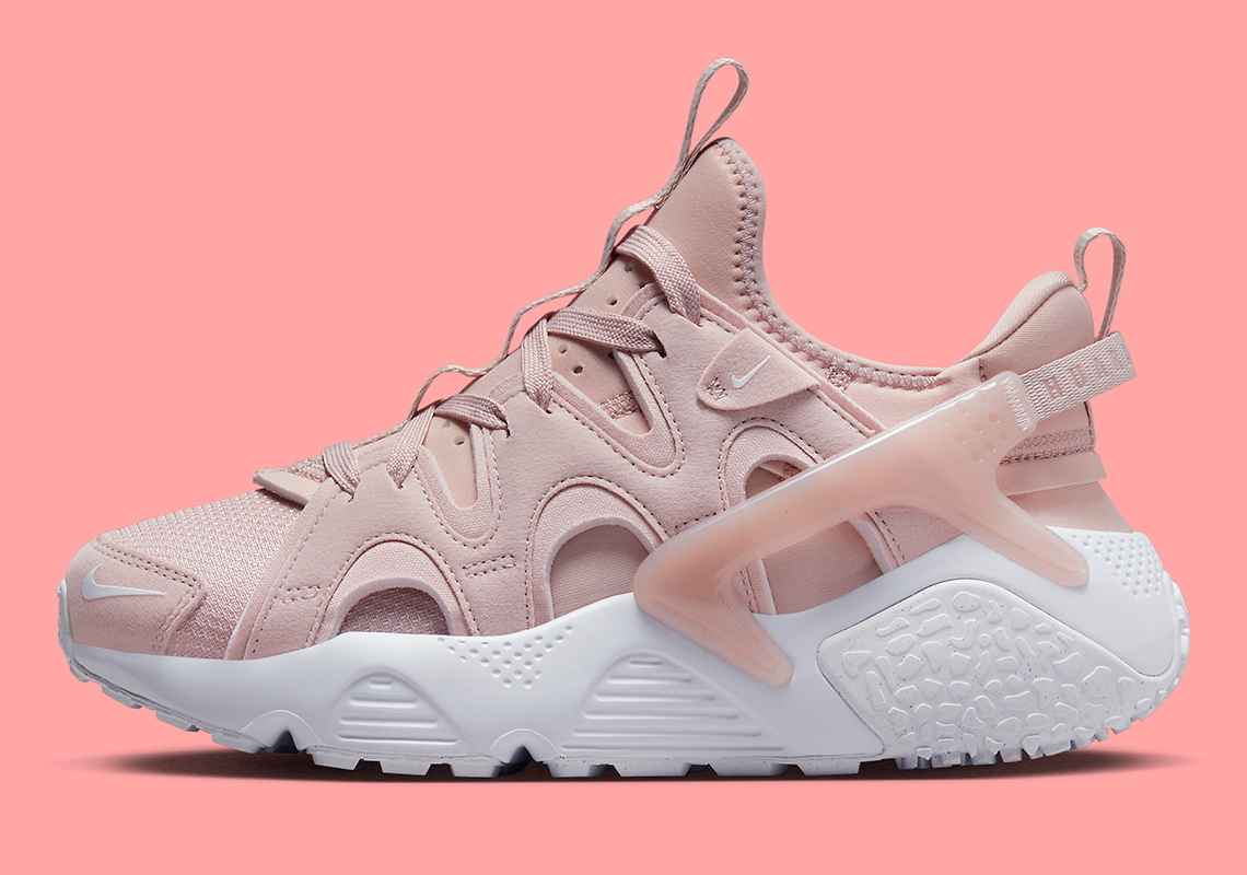 Nike Air Huarache Craft đã sẵn sàng cho mùa xuân với hai màu hồng và trắng