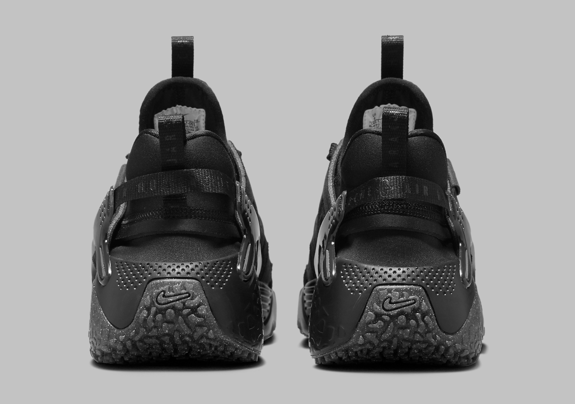 Nike Air Huarache Craft mới có một cái nhìn toàn màu đen - 5
