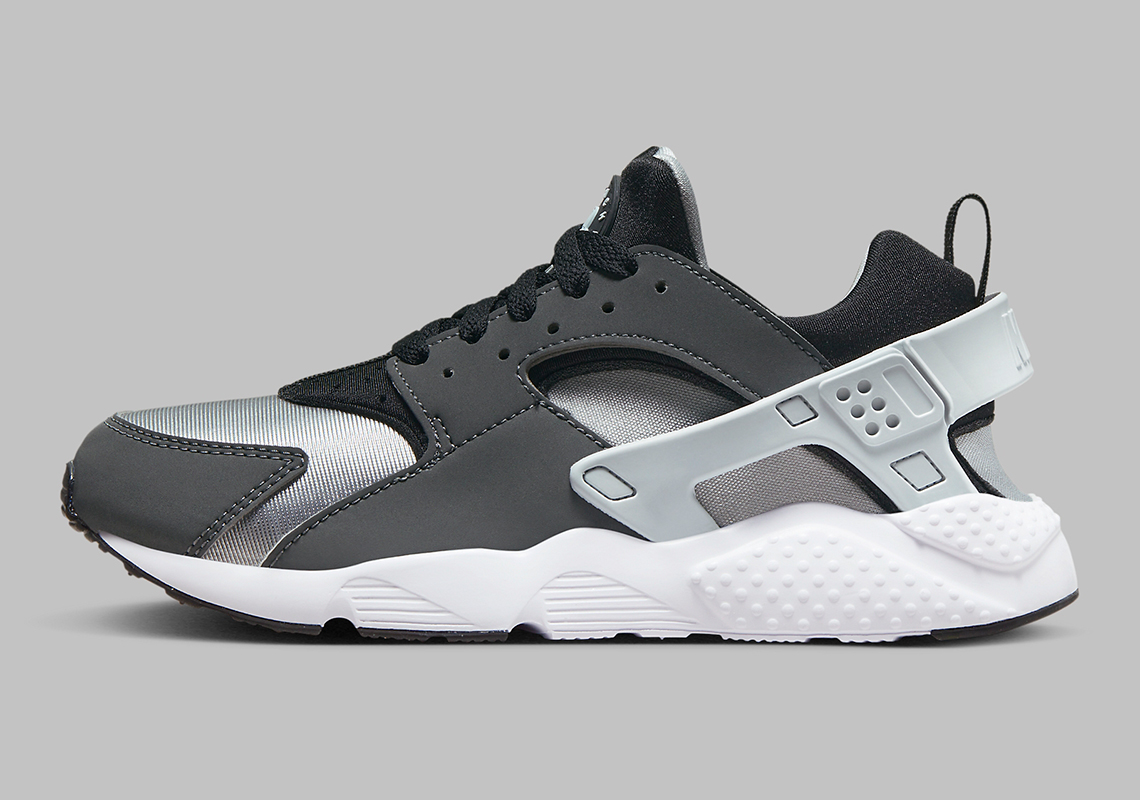 Nike Air Huarache Grade School Grey/Silver/Black: Lựa Chọn Cho Học Sinh Năm Học Mới - 2