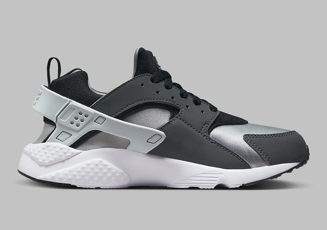 Nike Air Huarache Grade School Grey/Silver/Black: Lựa Chọn Cho Học Sinh Năm Học Mới - 3