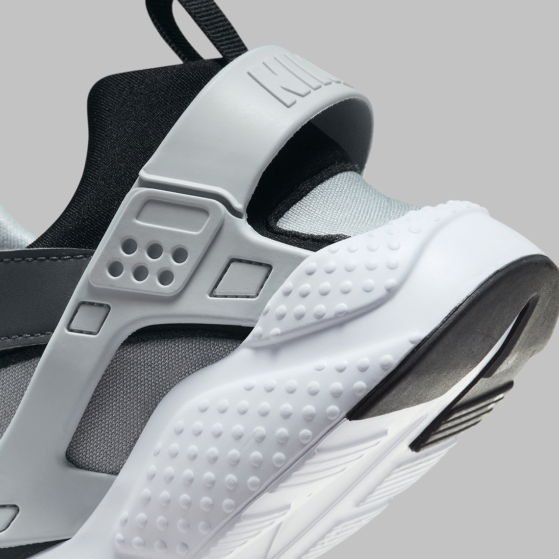 Nike Air Huarache Grade School Grey/Silver/Black: Lựa Chọn Cho Học Sinh Năm Học Mới - 8