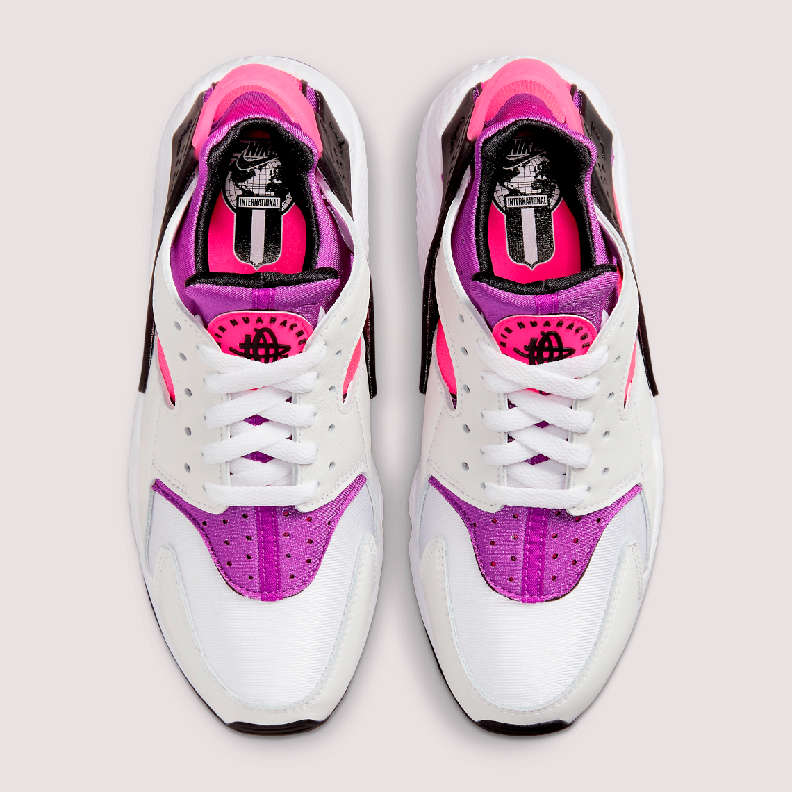 Nike Air Huarache Hyper Pink: Hòa Mình Trong Sắ - 11