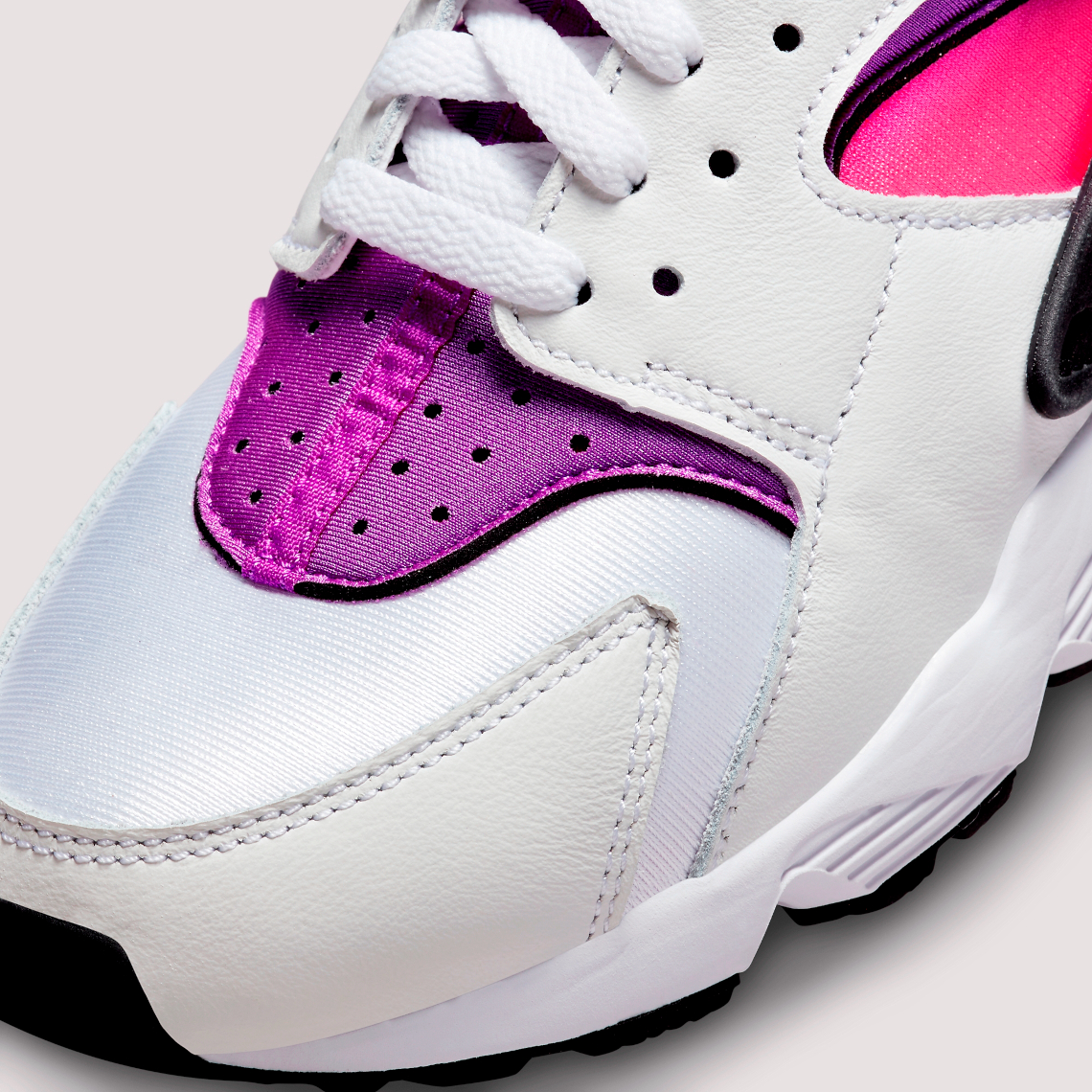 Nike Air Huarache Hyper Pink: Hòa Mình Trong Sắ - 14