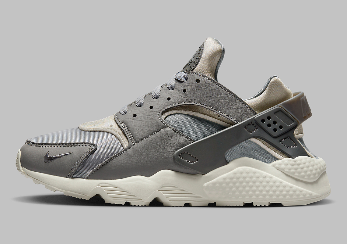 Nike Air Huarache Light Smoke Grey: Bản phối màu mới đầy bí ẩn! - 1