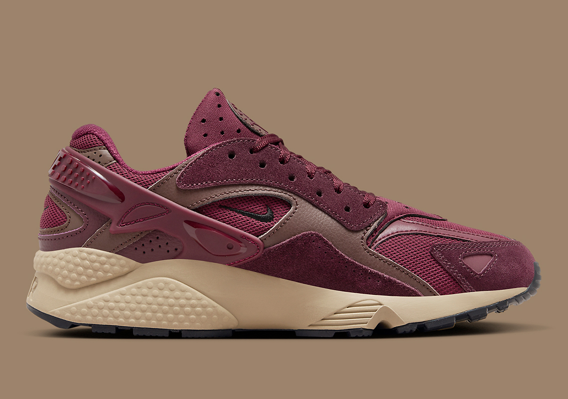 Nike Air Huarache Runner Burgundy: Phiên bản mới đầy ấn tượng! - 3
