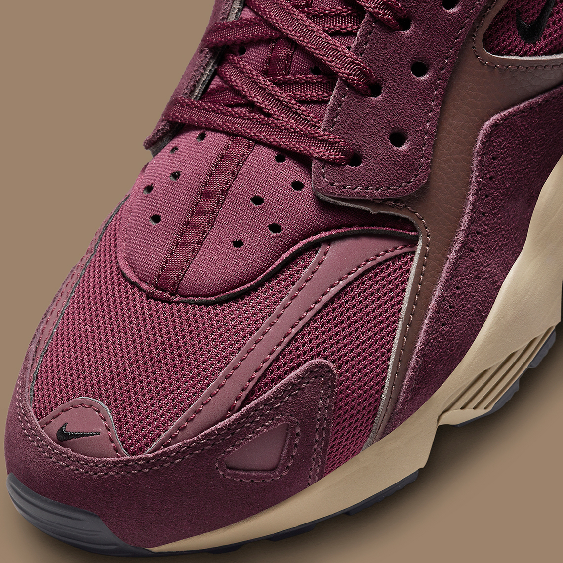 Nike Air Huarache Runner Burgundy: Phiên bản mới đầy ấn tượng! - 8