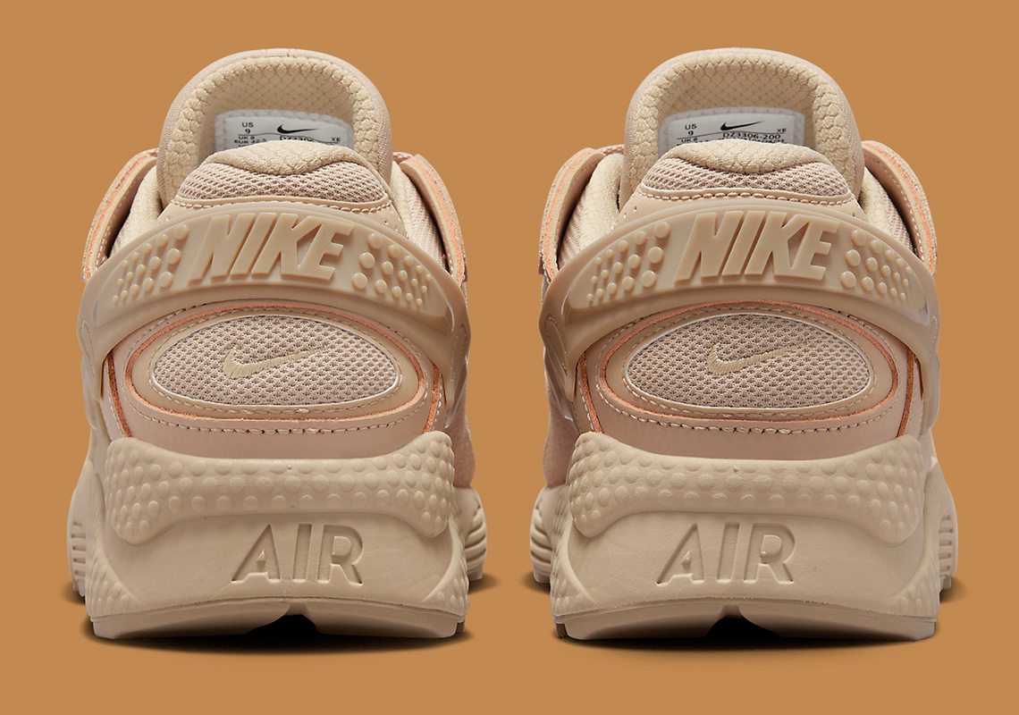 Nike Air Huarache Runner Phiên Bản Màu 'Wheat/Gold' - Sự Kết Hợp Hoàn Hảo của Màu Vàng và Màu Lúa Mạch - 4