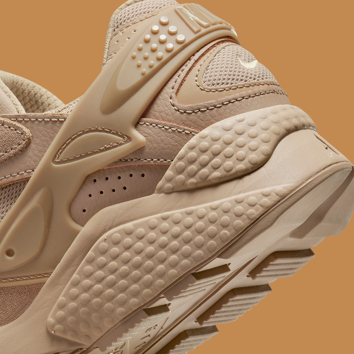 Nike Air Huarache Runner Phiên Bản Màu 'Wheat/Gold' - Sự Kết Hợp Hoàn Hảo của Màu Vàng và Màu Lúa Mạch - 8