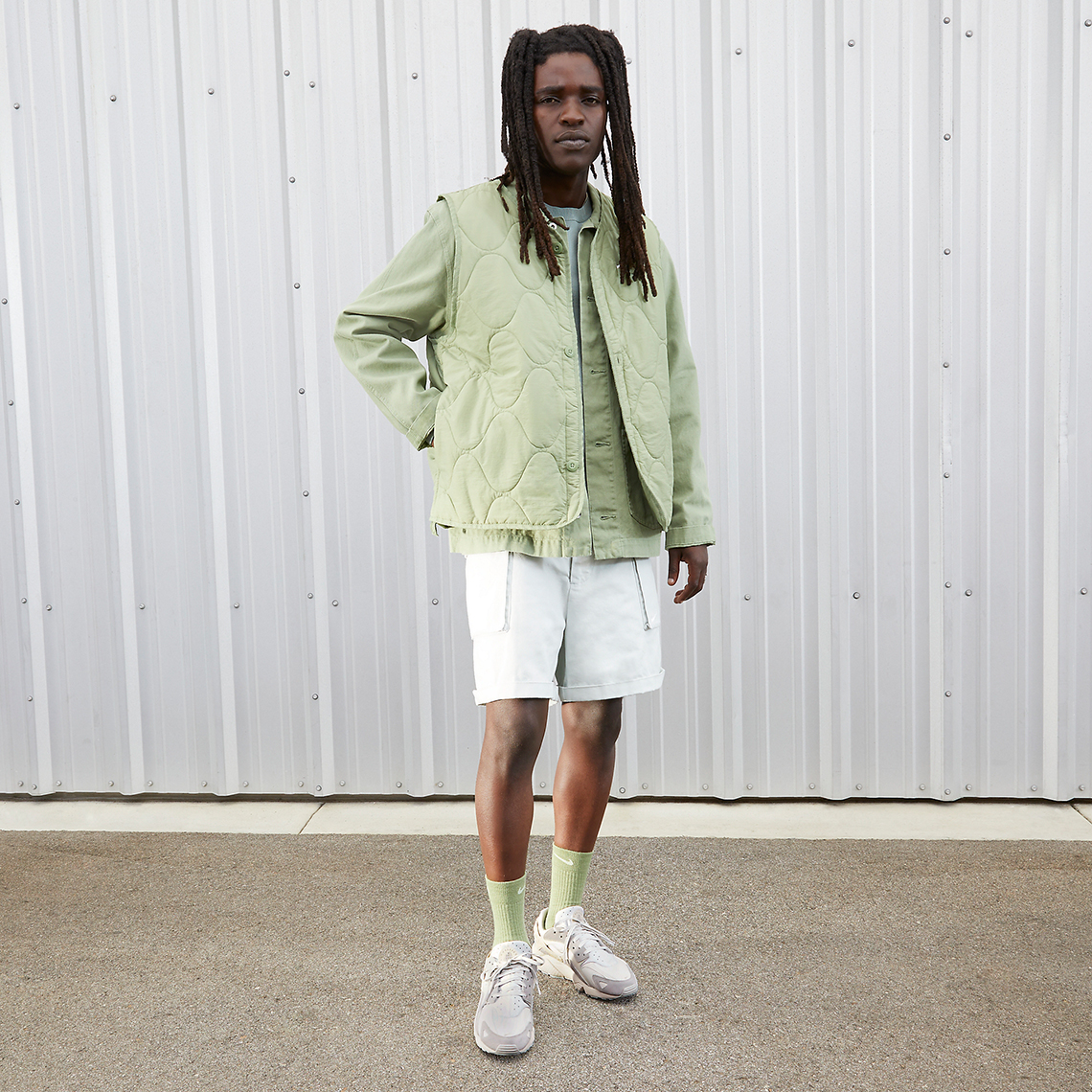 Nike Air Huarache Runner Pure Platinum: Màu sắc mới lạ cho biến thể thể thao phong cách! - 2