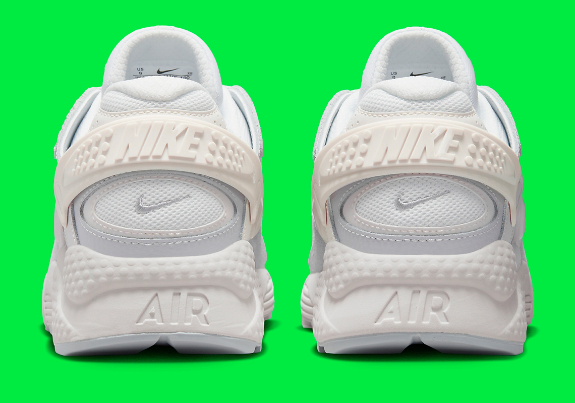 Nike Air Huarache Runner Pure Platinum: Màu sắc mới lạ cho biến thể thể thao phong cách! - 6