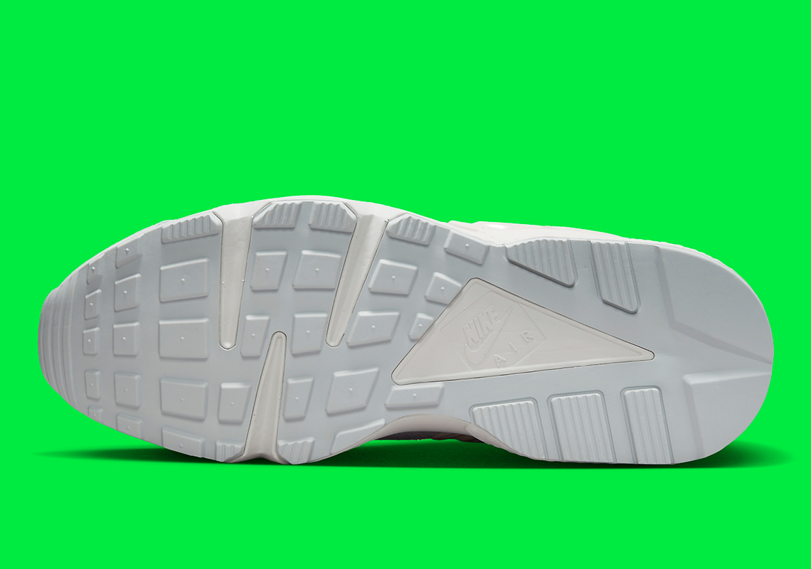 Nike Air Huarache Runner Pure Platinum: Màu sắc mới lạ cho biến thể thể thao phong cách! - 7