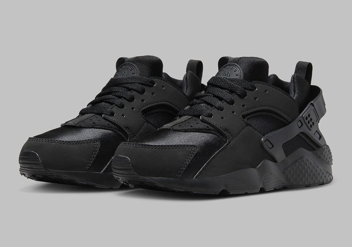 Nike Air Huarache 'Triple Black': Đôi Giày Đen Hoàn Hảo cho Thế Hệ Trẻ - 1