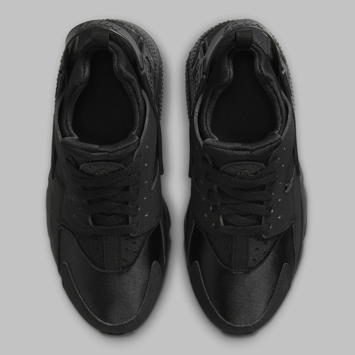 Nike Air Huarache 'Triple Black': Đôi Giày Đen Hoàn Hảo cho Thế Hệ Trẻ - 6