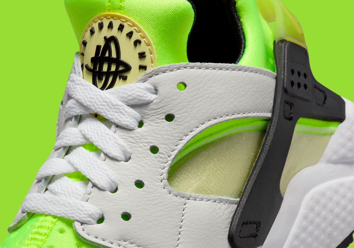 Nike Air Huarache White/Volt: Hòa Quyện Quá Khứ và Hiện Đại Cho Phái Đẹp! - 1