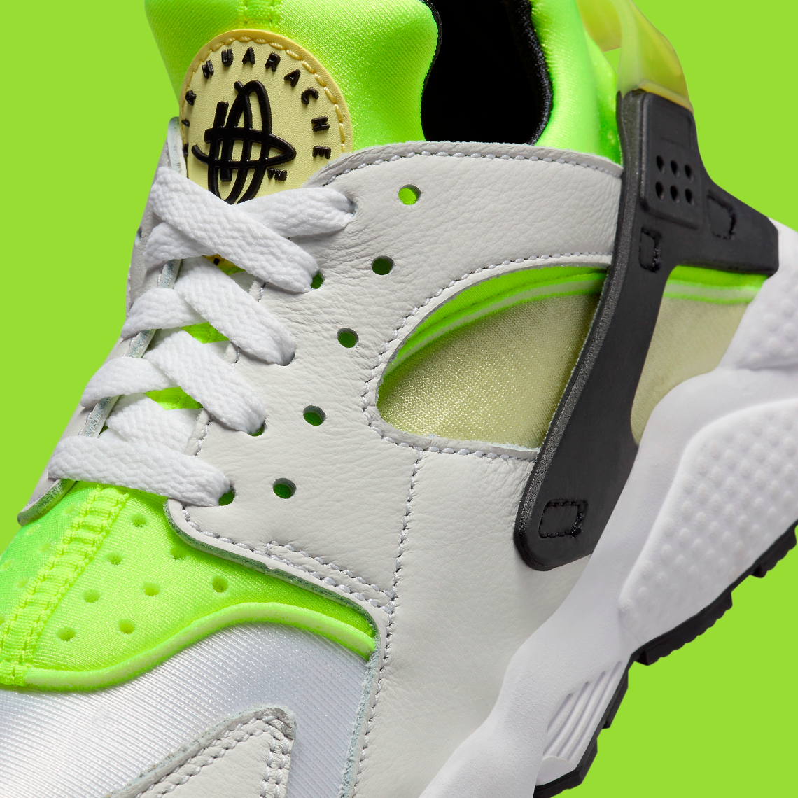 Nike Air Huarache White/Volt: Hòa Quyện Quá Khứ và Hiện Đại Cho Phái Đẹp! - 16