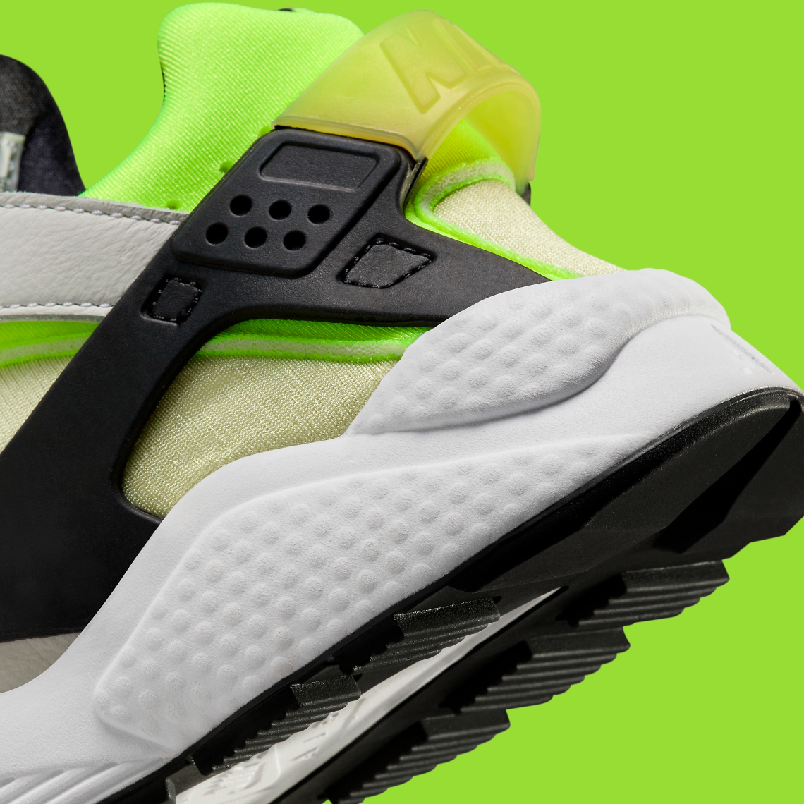 Nike Air Huarache White/Volt: Hòa Quyện Quá Khứ và Hiện Đại Cho Phái Đẹp! - 9