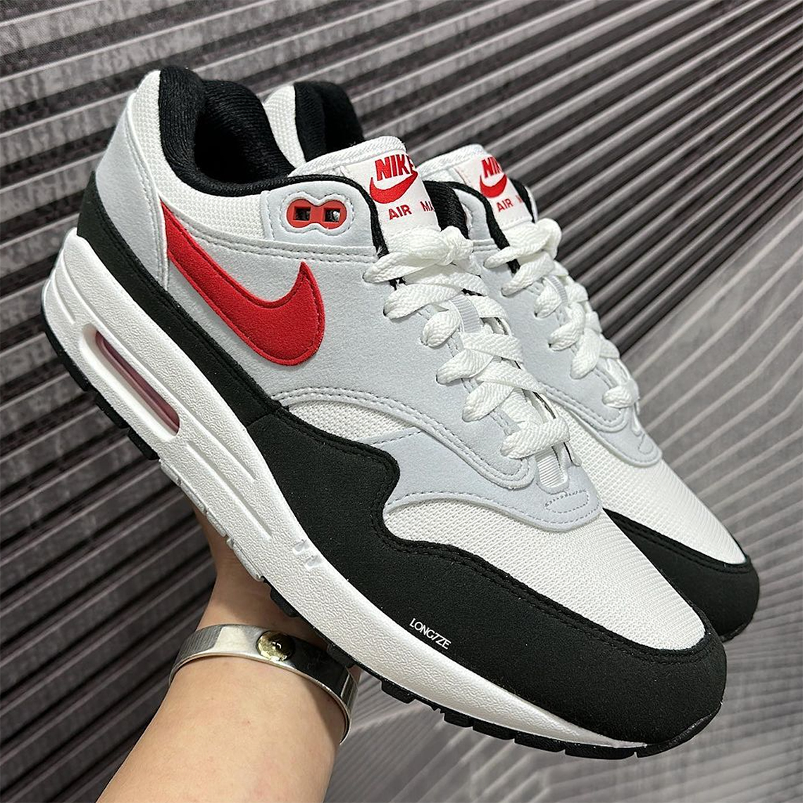 Nike Air Max 1 Chili 2022: Thiết kế mới, màu sắc cổ điển - 2
