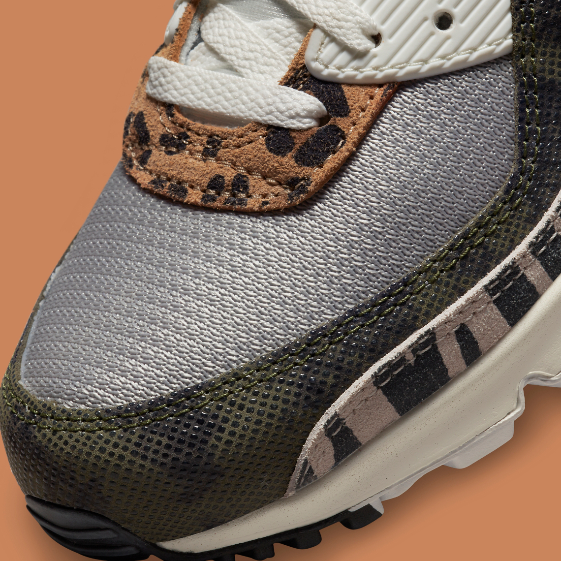 Nike Air Max 90 Animal Pack với các điểm nhấn màu đỏ - 14