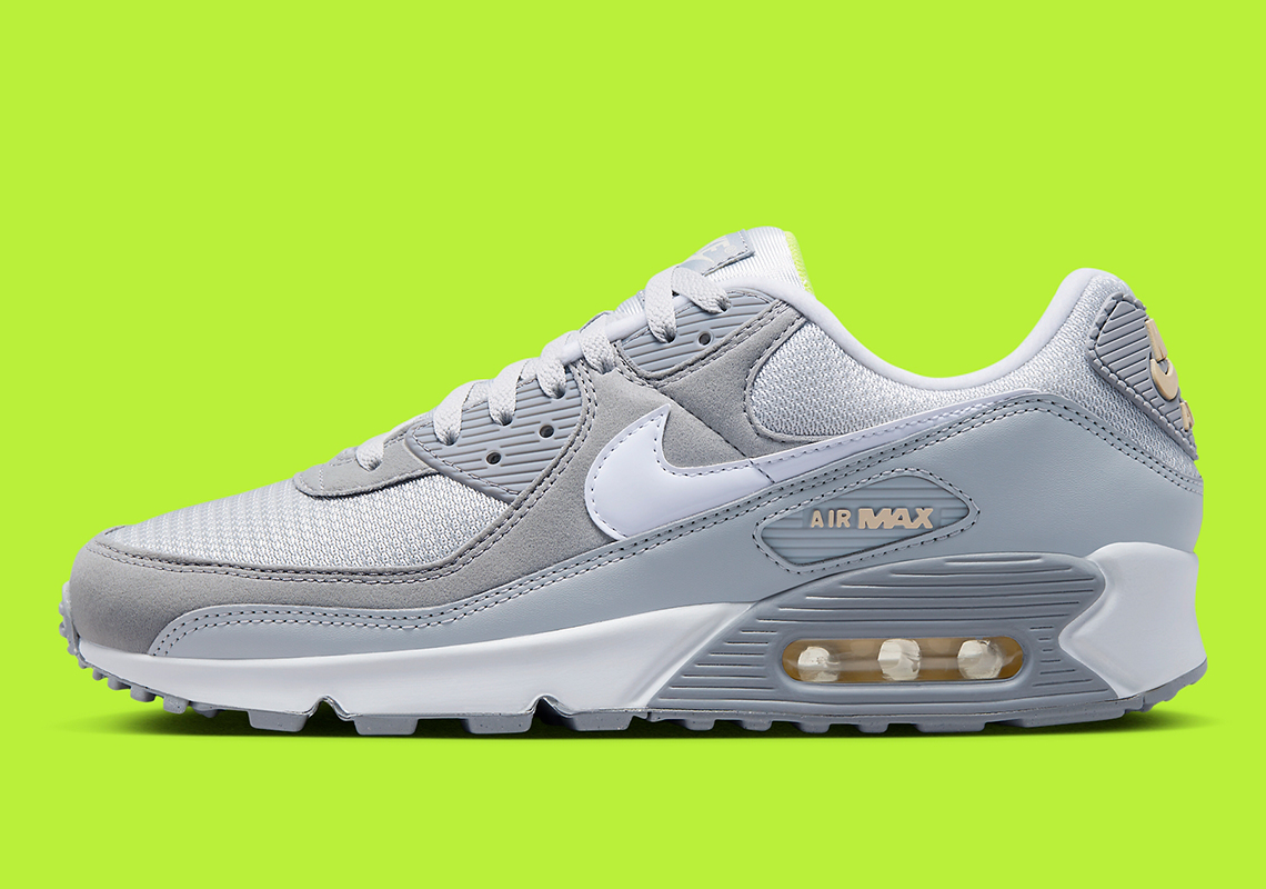 Nike Air Max 90 Grey/Crimson Tint: Thiết kế xám trắng nhẹ nhàng với điểm nhấn hồng - 2