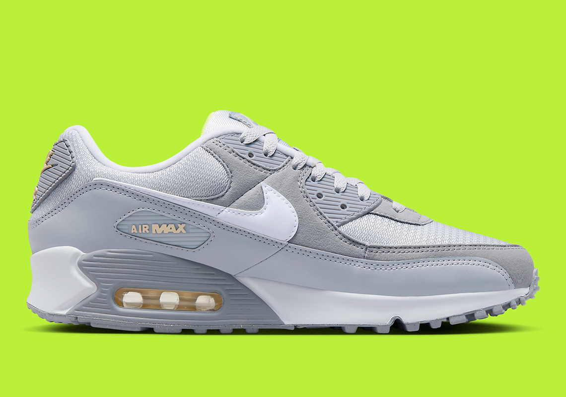 Nike Air Max 90 Grey/Crimson Tint: Thiết kế xám trắng nhẹ nhàng với điểm nhấn hồng - 3