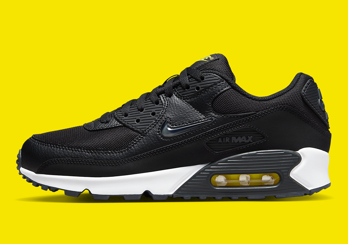 Nike Air Max 90 Jewel Black/Yellow: Phiên bản đen và vàng đầy phong cách - 2