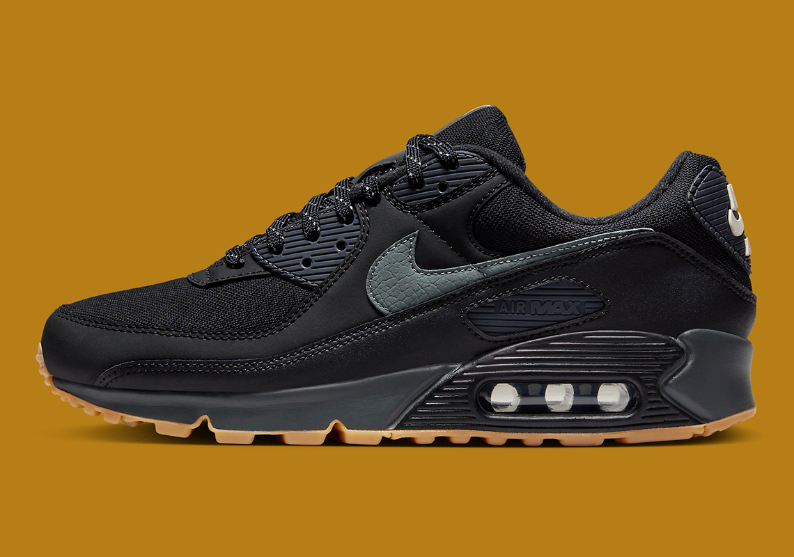 Nike Air Max 90 ra mắt biến thể màu Đen và Nâu Gum mới - 1