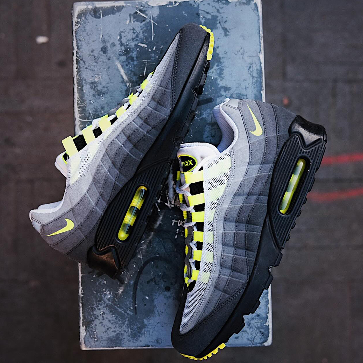 Nike Air Max 95/90: Sự Kết Hợp Mới Đầy Bất Ngờ - 2