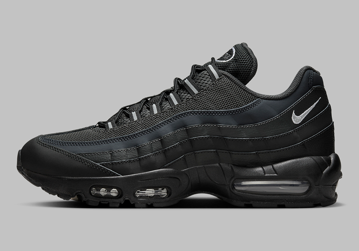 Nike Air Max 95: Bản Phối Màu Đen Độc Đáo Cho Trẻ Em - 2
