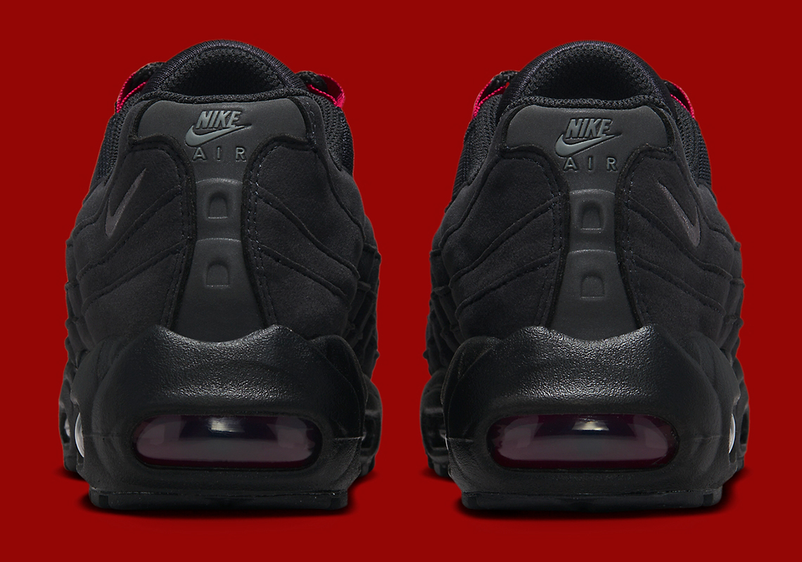Nike Air Max 95 màu đen tối được tô điểm bởi gam màu đỏ đậm - 4
