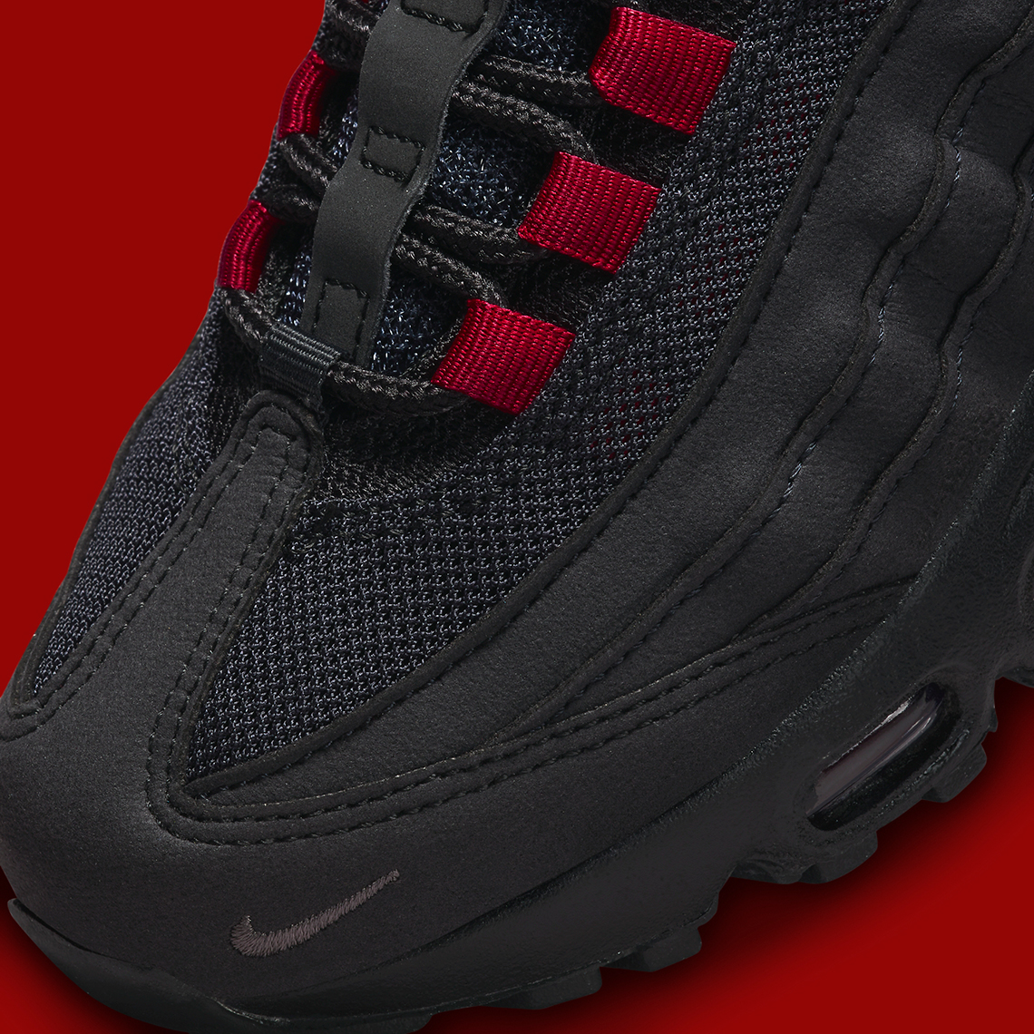 Nike Air Max 95 màu đen tối được tô điểm bởi gam màu đỏ đậm - 7