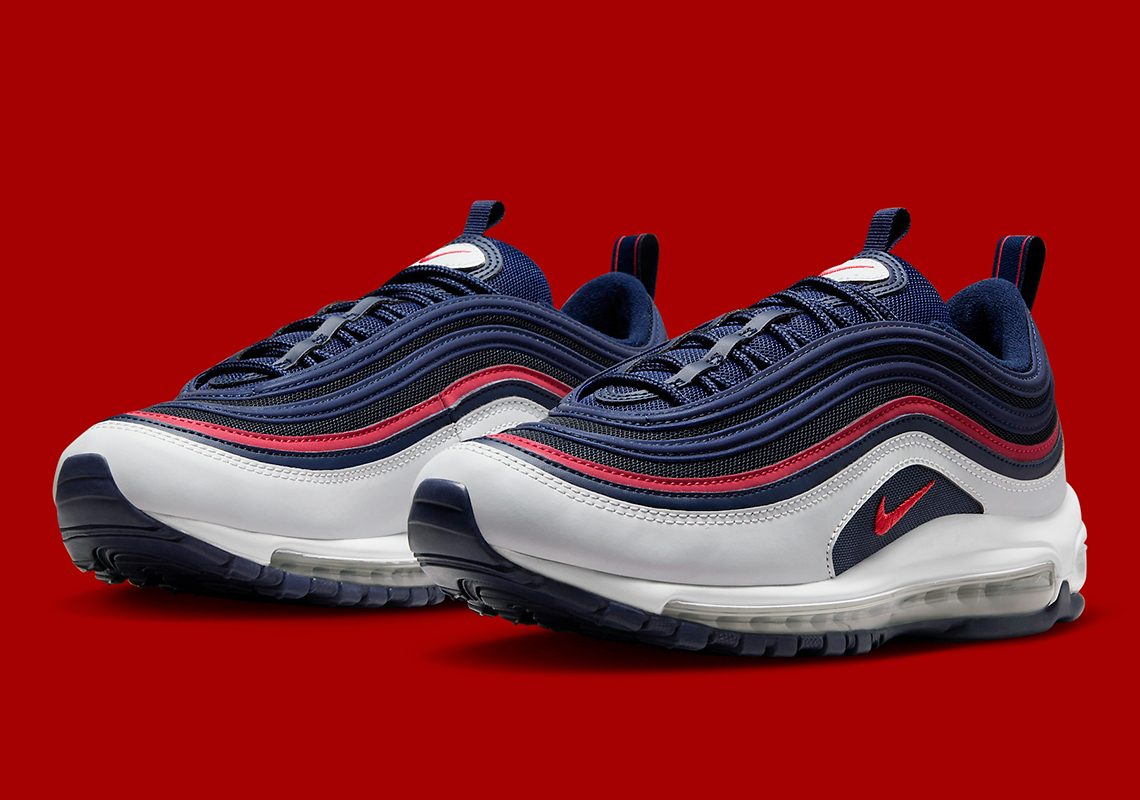 Nike Air Max 97: Phong cách Mỹ với màu sắc đỏ, trắng, và xanh dương - 1