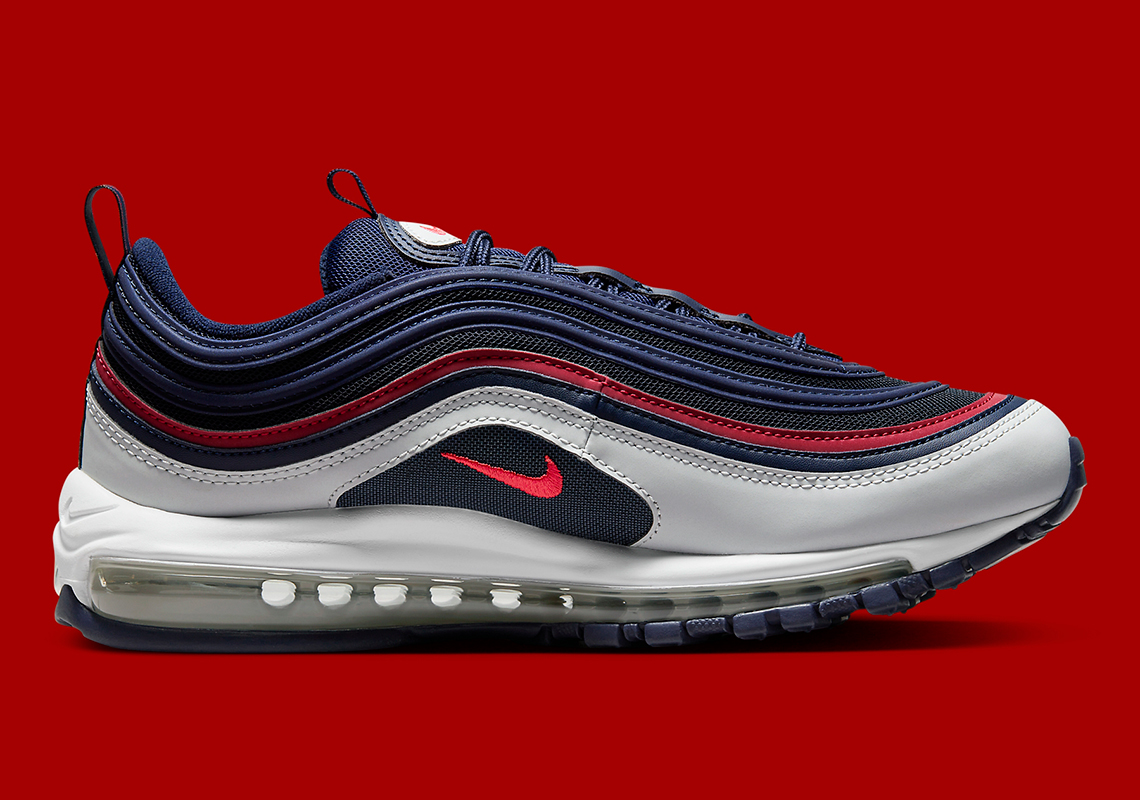 Nike Air Max 97: Phong cách Mỹ với màu sắc đỏ, trắng, và xanh dương - 3