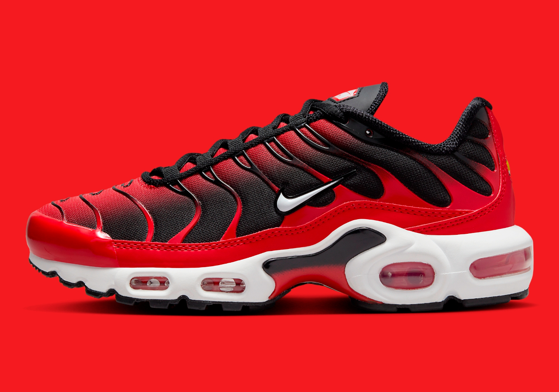 Nike Air Max Plus 25 Năm: Phiên Bản Mới Trong Tông Màu Đỏ Đen Kinh Điển - 1