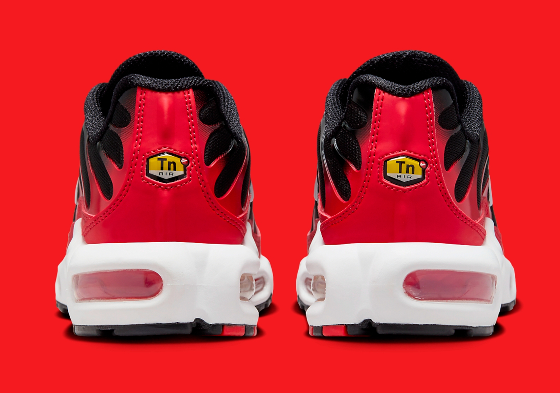 Nike Air Max Plus 25 Năm: Phiên Bản Mới Trong Tông Màu Đỏ Đen Kinh Điển - 5